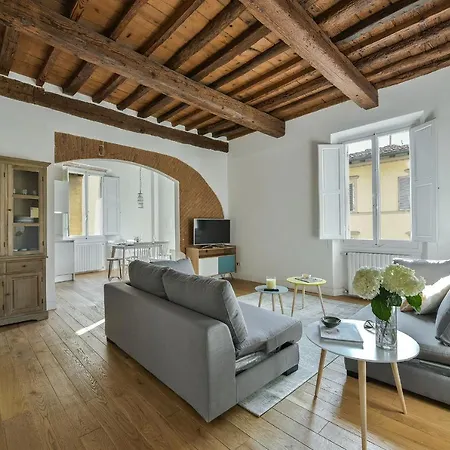 - Oltrarno Elegance *